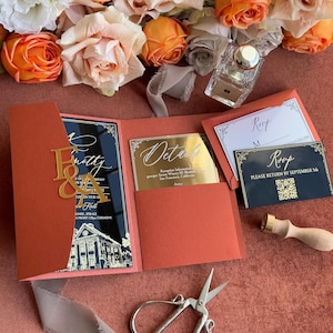 Inviti di nozze in acrilico monogramma con buste in terracotta a tre ante, biglietti dettagliati per suite di nozze in acrilico nero con RSVP