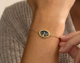 Personligt armband med vintagefoto, armband med gravyr, minnessmycken, armband till mor, julklapp till mamma