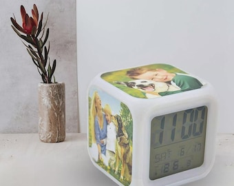 Despertador digital LED brilhante com 3 fotos, personalizado, 7 cores, presente especial