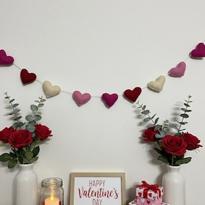 Romantische Herzen Girlande aus Wollfilz, handgefertigt und Wohnaccessoires Bild 1