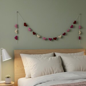 Romantische Herzen Girlande aus Wollfilz, handgefertigt und Wohnaccessoires Bild 8