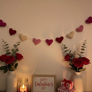 Romantische Herzen Girlande aus Wollfilz, handgefertigt und Wohnaccessoires Bild 2