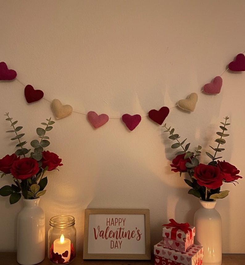 Romantische Herzen Girlande aus Wollfilz, handgefertigt und Wohnaccessoires Bild 2