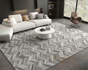 Grey Chevron Cowhide Rug – Hair-On Leather Patchwork Carpet for Modern Home Decor
