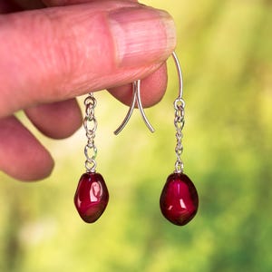 Pomegranate Seed Earrings, Blown Glass Fruit Jewelry, Red Fruit Earrings, Summer Style, Realistic Pomegranate Jewelry, Dangle Earrings