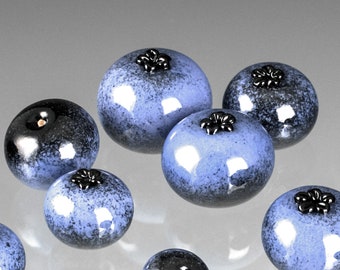 Hand blown glass art, 1 Glass Blueberry, realistic and life-sized glass fruit sculpture by Glassberries