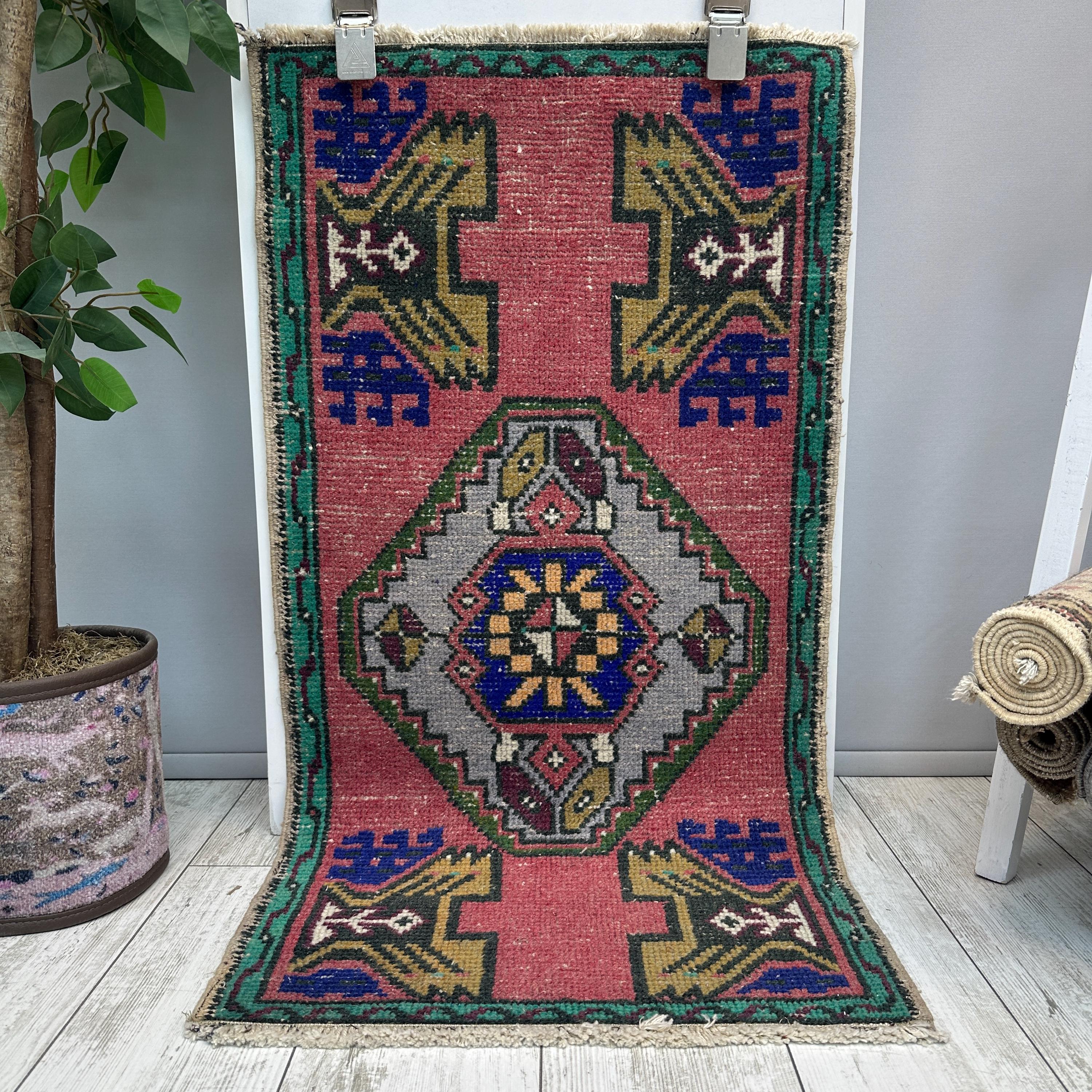 Small Vintage Rug - Etsy