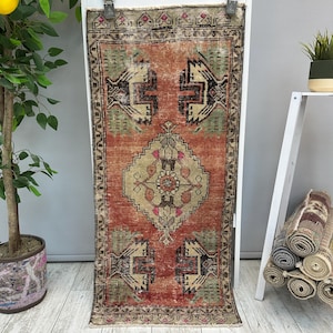Tappeto zerbino viola 1x3, piccolo tappeto da bagno 1x3, piccolo tappeto di lana, piccolo tappeto vintage, piccolo tappeto da fattoria, piccolo tappeto turco 1,7x3,6 piedi