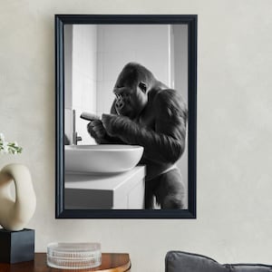 Arte de parede de gorila para decoração de banheiro, arte de animal engraçada, impressão de gorila no banheiro, pôster de gorila engraçado, arte de parede exclusiva