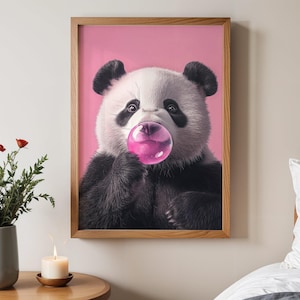 Niedlicher Panda Bubblegum, rosa Tierposter, wunderliches Pandabild, Kinderzimmerdekor, lustiges Panda-Kunstwerk, entzückende Kinderzimmer-Wandkunst