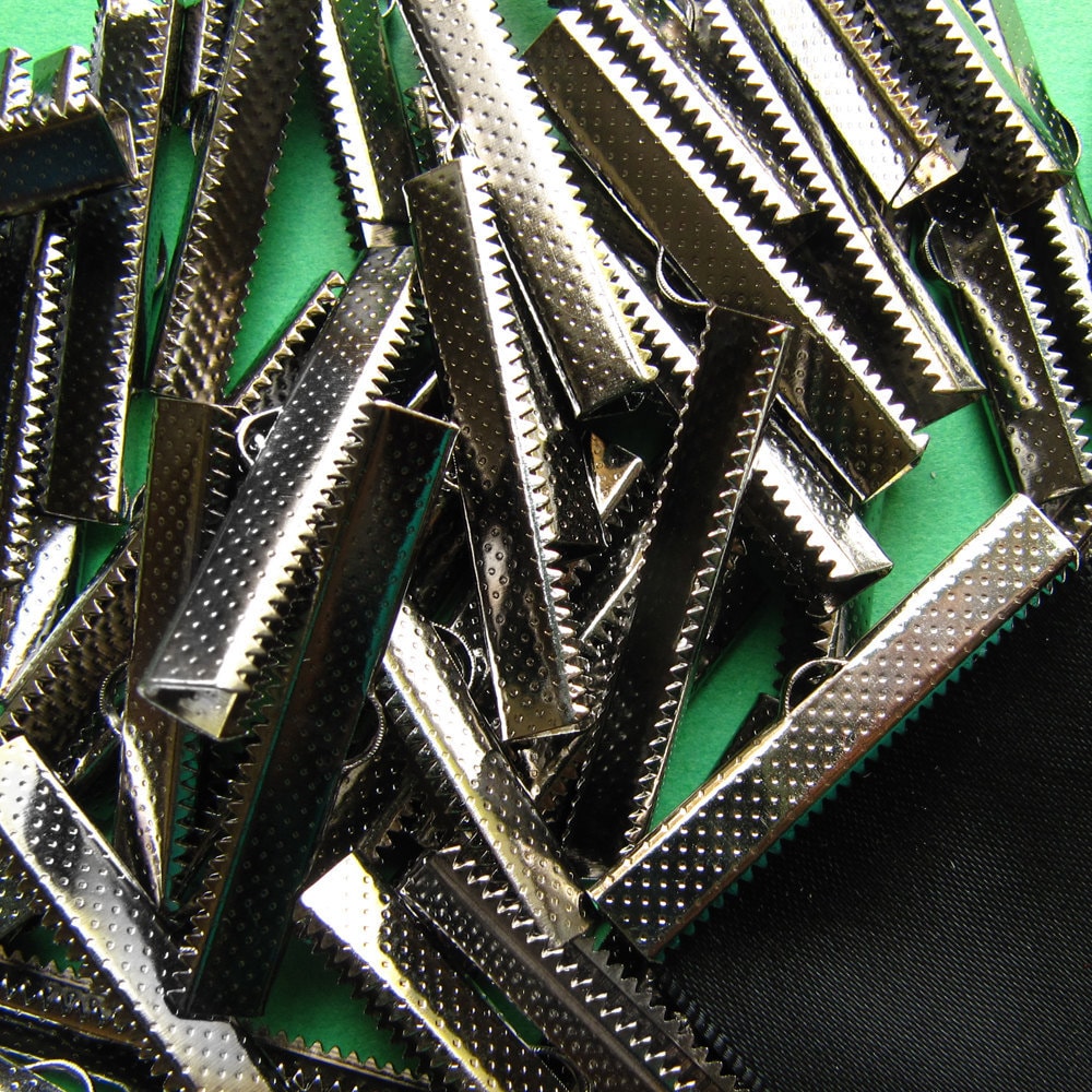 144 pieces 38mm (1 1/2 inch) Ribbon Clamps With Loop, Dots Series