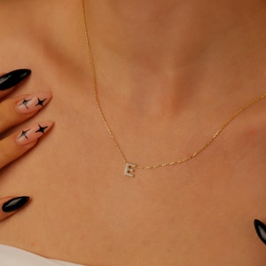 Colar com iniciais, joia com iniciais brilhantes e diamantes cravejados, presente perfeito para ela, colar com letras cravejadas e diamantes, joia personalizada