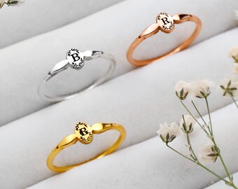 Sterling Silver Laurel Initial Ring – Personalized Oval Letter Jewelry