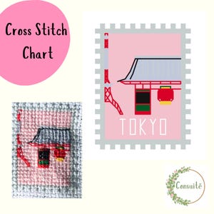 Op de afbeelding: Een kruissteekdiagram met een roze achtergrond en de tekst "Cross Stitch Chart". De kaart toont een ontwerp met een Tokio-thema met een gebouw en het woord "TOKYO". Een voltooide kruissteek van het ontwerp wordt ook getoond.