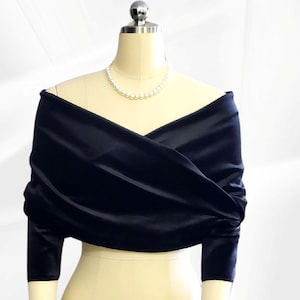 Elegant Black Velvet Evening Shawl Soft Off-Shoulder Formal Wrap Custom Shoulder Scarf for Winter Wedding Bridesmaid Gift Short Sleeve Shrug