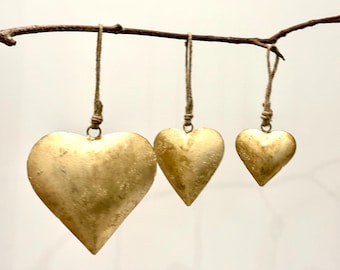 Set van 3 metalen harten met jute wandkleden, rustieke gouden hart muur hangende ornamenten, herdenkingsdecor, huwelijksdecor, valentijnscadeau, babycadeau