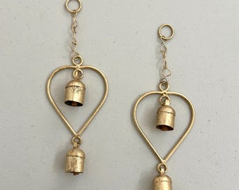 Handcrafted Iron Heart Wind Chime for Love, Memorial Heart Bell Windchime, Outdoor Hanging Heart Bells, Unique Romantic Gift for remembrance