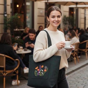 Bolso de hombro de lona con flores bordadas a mano: bolso multibolsillos