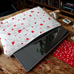 Handmade Heart Pattern Tablet Pouch: Fiber Filled Protective Case