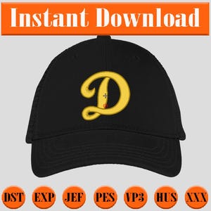 Puede incluir: Gorra de béisbol negra con una letra D bordada en amarillo en la parte delantera. La gorra tiene una parte trasera de malla.