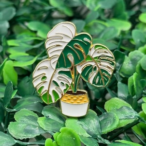 Monstera Albo Enamel Pin – Variegated Leaf Plant Pin for Jackets, Bags & Plant Lovers | Houseplant Gift