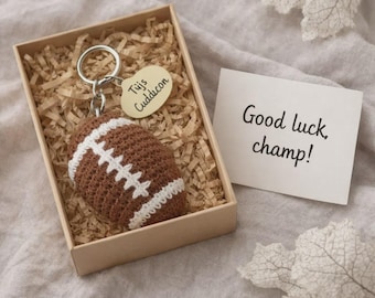 Gehäkelter Fußball Schlüsselanhänger, Handgemachter American Football Schlüsselanhänger, Sport Geschenk für Fußball Fans, Einzigartiger gehäkelter Schlüsselanhänger