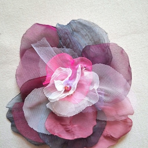 Light Pink flower brooch, Mauve Organza flower pin Gift for mother for daughter Party brooch Gift for her Elegant brooch for women