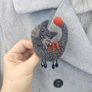 Beaded Cat Brooch, Felted Cat Broach Pin, Animal Felt Pin Accessory, Felted jewelry, Felt Brooch Fashion Pin Whimsical