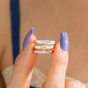 Bague prénom empilable, bague fine pour femme, bague fine gravée, bague minimaliste personnalisée, cadeau d'anniversaire pour femme, cadeau de demoiselles d'honneur