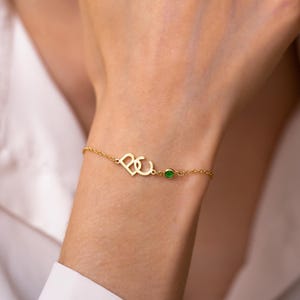 Bracelet 2 initiales avec pierre de naissance, bracelet d'amitié délicat, cadeau pour maman, bijoux prénom avec lettre, cadeau d'anniversaire pour elle, cadeau d'anniversaire