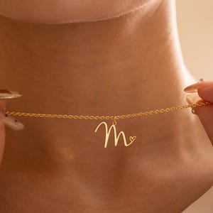 Collar con inicial de corazón personalizado, collar con letras doradas, collar con inicial pequeña, collar para madre, regalos para ella, joyas delicadas