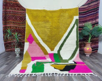 Alfombra Beni Ourain hecha a mano: alfombra bereber abstracta verde y rosa