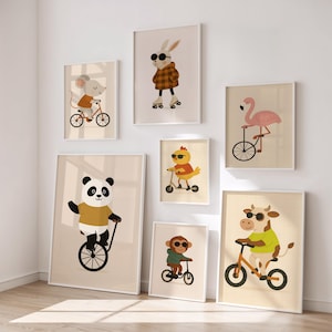 Arte de patinete de bicicleta com animais fofos, download digital de decoração para quarto infantil, impressão para berçário de safári, conjunto de pôsteres de animais para ciclismo