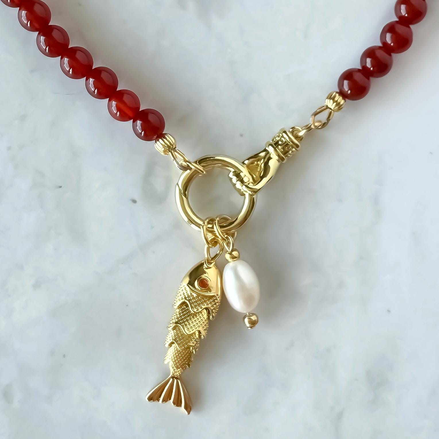 Collier Fantaisie Perles Et Motifs Métalliques - Poissons, Spirales, Fleurs - Occasion Très Bon État