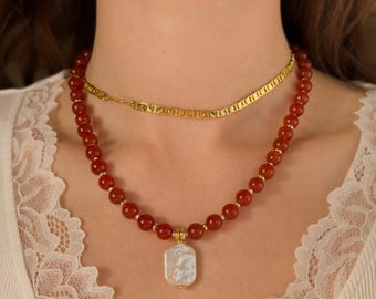 Collier en cornaline rouge et perles baroques : bijoux d'automne en perles côtières