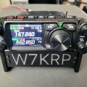 3D Printed Desktop Stand for Yaesu FTM-500/FTM-150RASP/150R/510DR/510DRASP