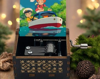 匿名配送/崖の上のポニョ　手回しオルゴール 2008年製 崖の上のポニョ オルゴール 手回し式 木製 彫刻入り