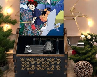 Skrzynka pozytywki z korbką z filmu „Kiki's Delivery Service”, „Miasteczko z widokiem na ocean”, film studia Ghibli Miyazaki „Jiji Cat”, ręcznie robiony, wyjątkowy prezent świąteczny