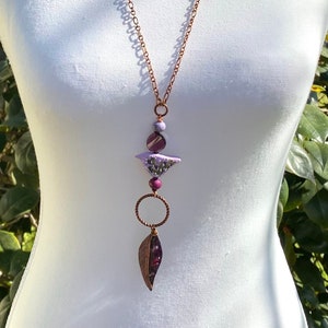 Vogel Halskette, Feder Halskette, OOAK, Boho Boho Halskette, großer kleiner Vogel, emaillierte Kupferkette, lila Halskette, Kupferhalskette