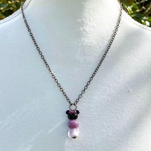 Collar de Minnie Mouse, collar artesanal, OOAK, collar boho boho, pajarito grande, collar de cuentas moradas, collar de Minnie Mouse hecho a mano