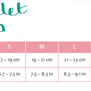 Puede incluir: Una tabla que muestra las tallas de pulseras en cent&iacute;metros y pulgadas. Las tallas van de XS a XL, con medidas de 15-17 cm (6-6,7 pulgadas) a 23-25 cm (9,1-9,9 pulgadas). El texto "bracelet sizes" est&aacute; en la parte superior.