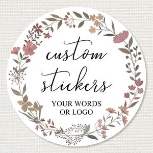 Pegatinas personalizadas con su texto o logotipo, borde de flores silvestres en tonos neutros rosa y gris topo, etiquetas redondas personalizadas para productos o regalos C3-05