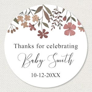 Pegatinas personalizadas para baby shower, Gracias por celebrar el nacimiento del bebé, flores silvestres en tonos neutros, etiquetas redondas personalizadas, baby shower para parejas C3-04