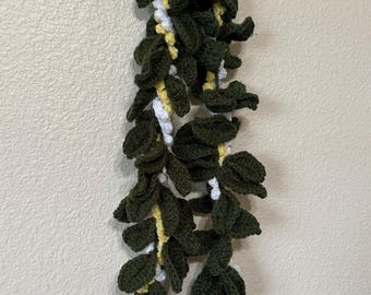 Crocheted traditional maile lei with double strand pikake