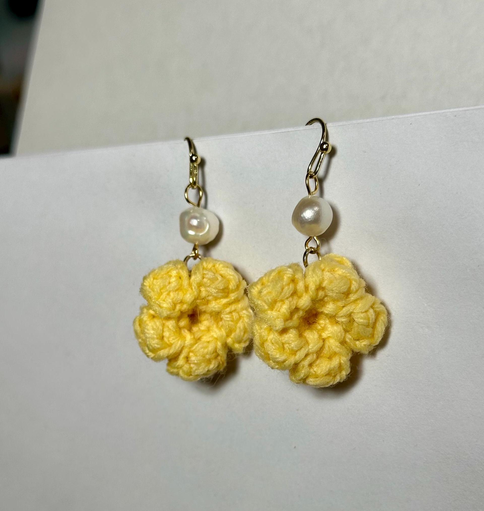 【Rahaina】プアケニケニフープピアス✳︎ハワイアンフラワー✳︎ハワイ✳︎ Puakenikeni earrings - Etsy 日本