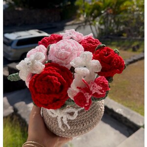 handmade crochet roses, crochet flowers in pot