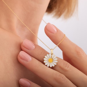 Hidden Secret Message Daisy Necklace,Custom Daisy Necklace,Name Necklace,Dainty Personalized Jewelry,Flower Necklace,Daisy Pendant Necklace
