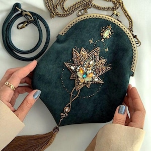 MAKING TO ORDER* Smaragd handgemacht bestickt Handtasche, gesticktes Lotus, Geschenk für Sie, Smaragd Blüte Handtasche