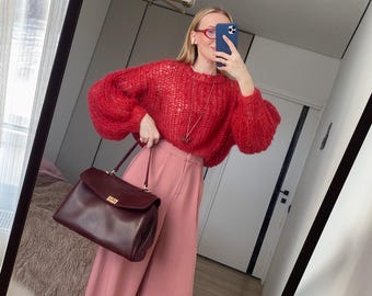 Rode mohair trui, doorschijnende trui met ballonmouwen in kersenrood