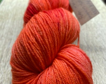 Hand dyed super wash merino 4ply, fingering, orange, red, speckled